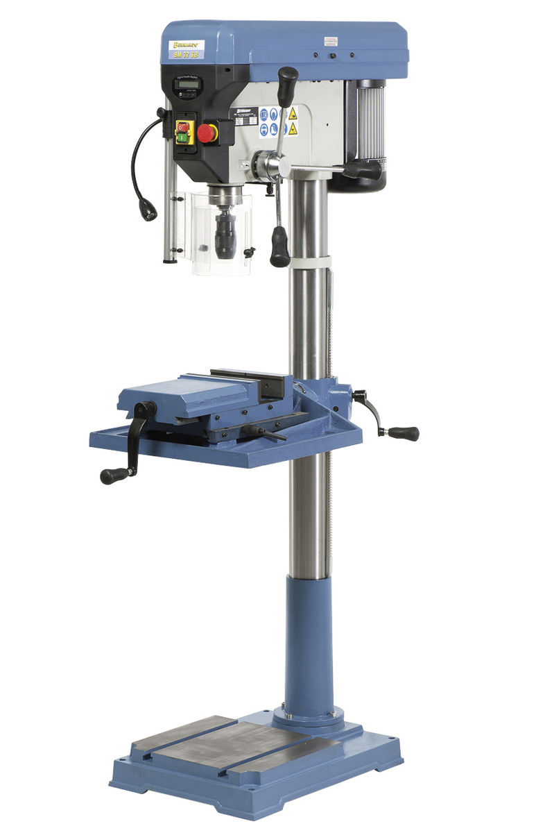 Porakoneen pöydällä oleva puristin on lisävaruste